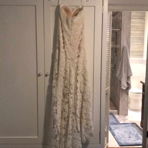 Wedding Dress - Picture 4 of 8